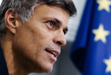 Trump impone una tasa de 100.000 dólares para los visados de inmigrantes cualificados