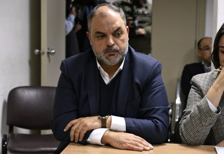 La Justicia y los casos de dos políticos /Más cautelares para Carreras y levantan prisión domiciliaria para Besozzi