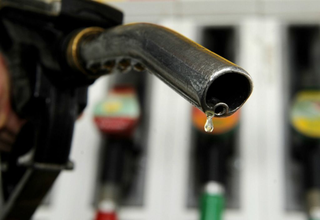 Otra vez el descuento es mala noticia /Se reduce el descuento del IMESI al 33% a partir de mañana