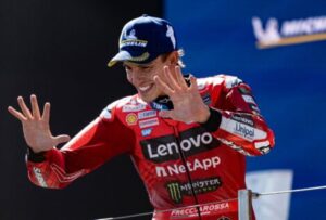 Bagnaia renace en la esprint de Japón y Marc Márquez roza el título