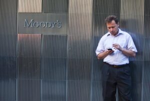 Moody’s y Fitch elevan la calificación de España: claves, razones y efectos