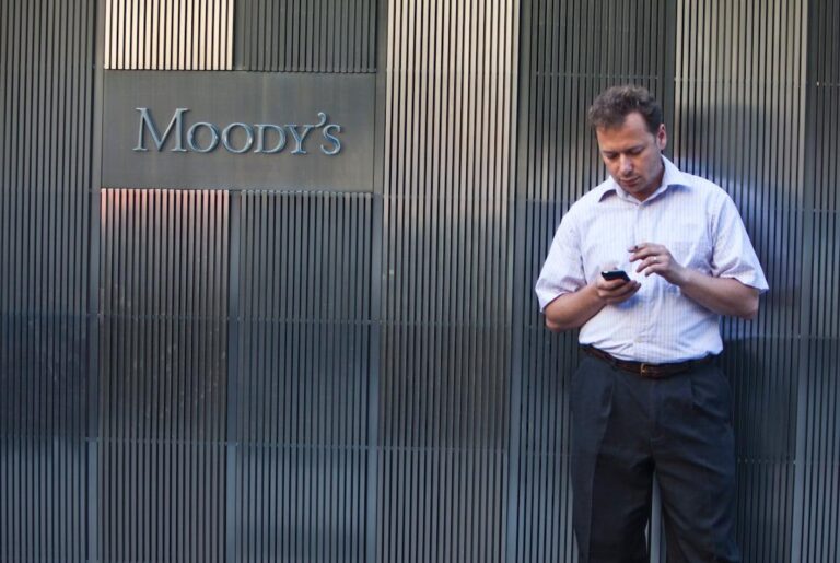 Moody’s y Fitch elevan la calificación de España: claves, razones y efectos