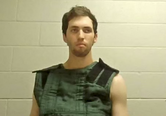 El asesino confeso de Charlie Kirk /Temía morir a manos de la Policía y pactó una entrega “gentil”