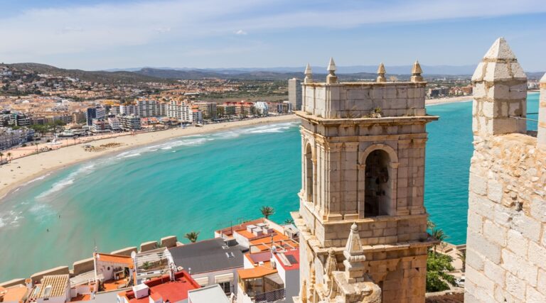 Benidorm, Tenerife y Peñíscola, destinos más demandados por viajeros +55 años