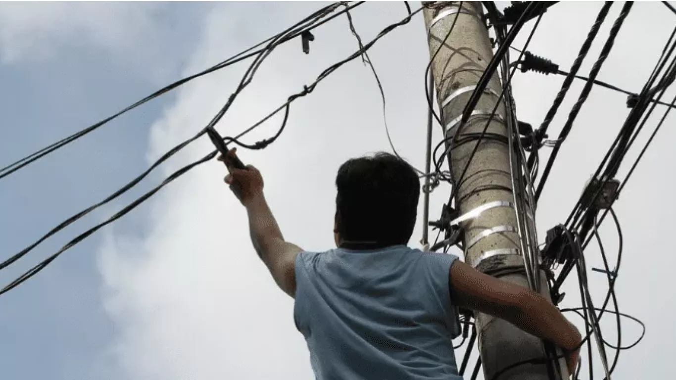 Robo de cables de fibra óptica provocó falla mayor /Corte de comunicaciones afecta todo Arenitas Blancas y Villa Maguey