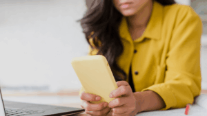 El despido por WhatsApp sale caro: a esta empresa le ha costado más de 8.000 euros de multa