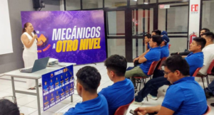 PREMIAN A UNIVERSITARIO A LA FÁBRICA BAJAJ EN LA INDIA: Motoland representante oficial de Bajaj