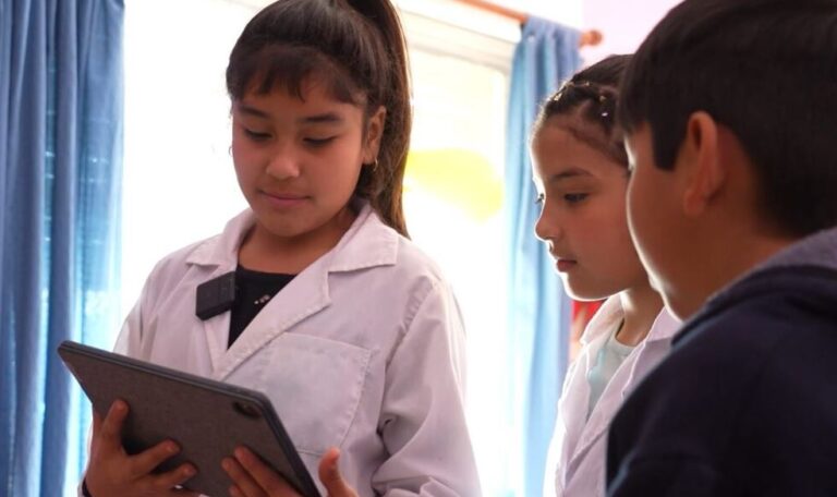 El mundo cambió: En Córdoba cuatro escuelas rurales organizaron una feria de ciencias conjunta gracias a la conectividad satelital