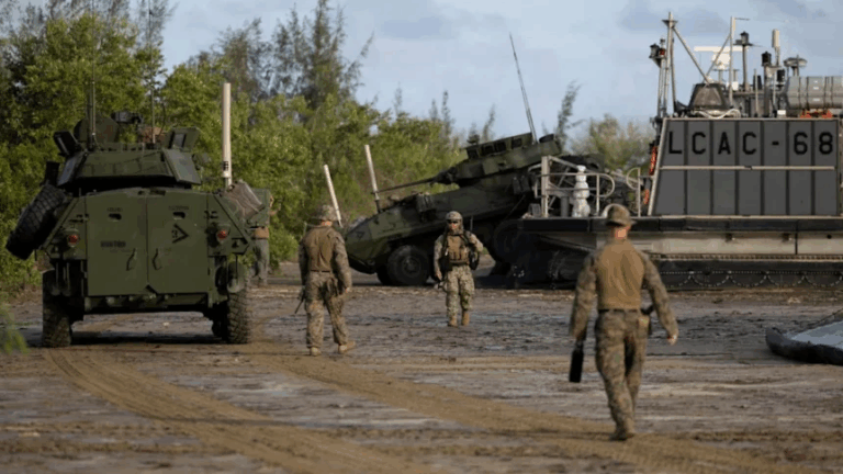 Gobernadora de Puerto Rico revela que llegarán más equipos militares: «Estados Unidos no le va a pasar una más a Maduro»