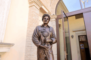 Carlo Acutis, el “influencer de Dios” que fue canonizado esta mañana por el papa León XIV