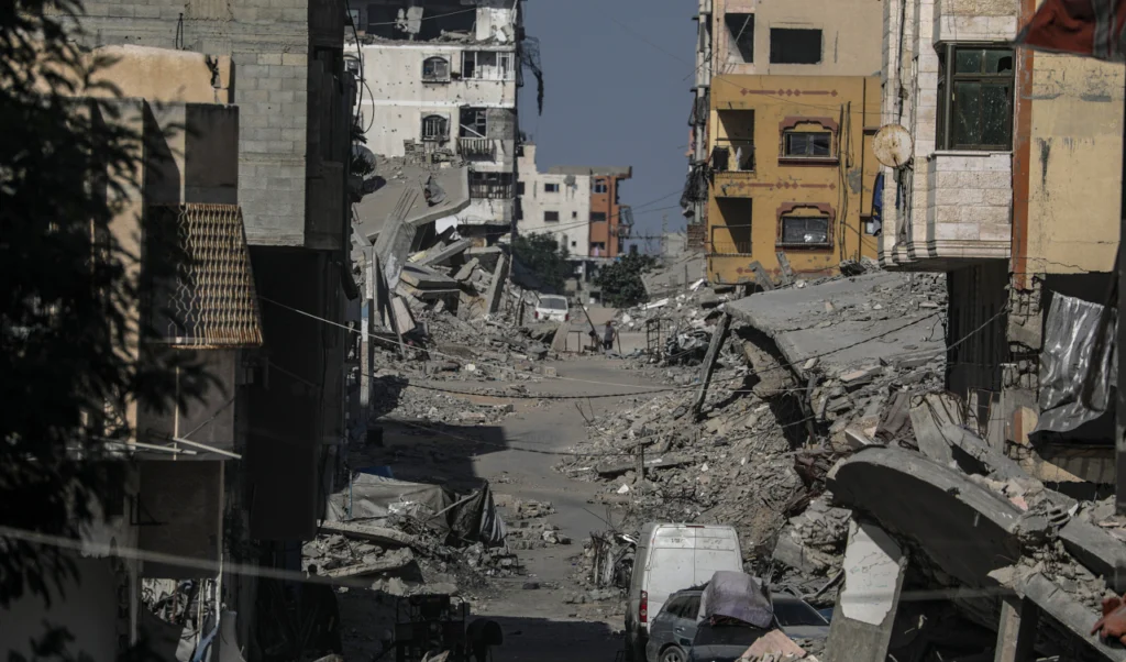 Avance de tanques israelíes hacia Gaza dejan estela de muerte