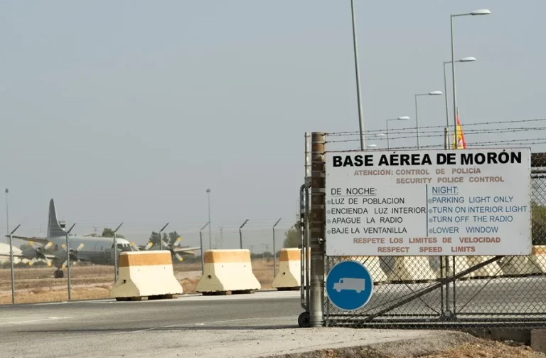 España bloquea tránsito de armas de EE.UU. hacia Israel desde las bases de Rota y Morón