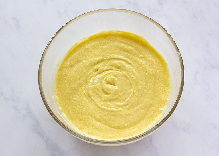 Magdalenas o muffins de limón con glaseado