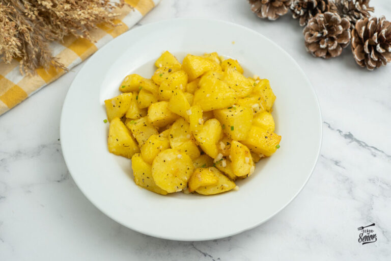 Patatas al ajillo. La receta casera de mi abuela