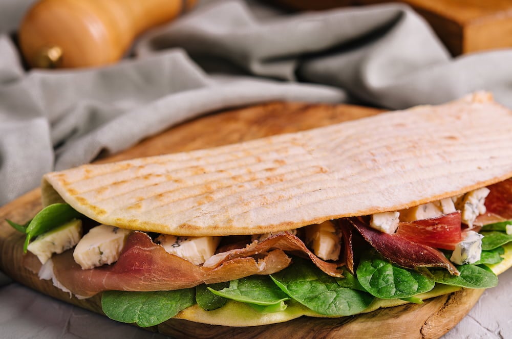 Piadina: La receta del pan plano italiano más famoso y 7 formas de disfrutarlo Piadina: La receta del pan plano italiano más famoso y 7 formas de disfrutarlo