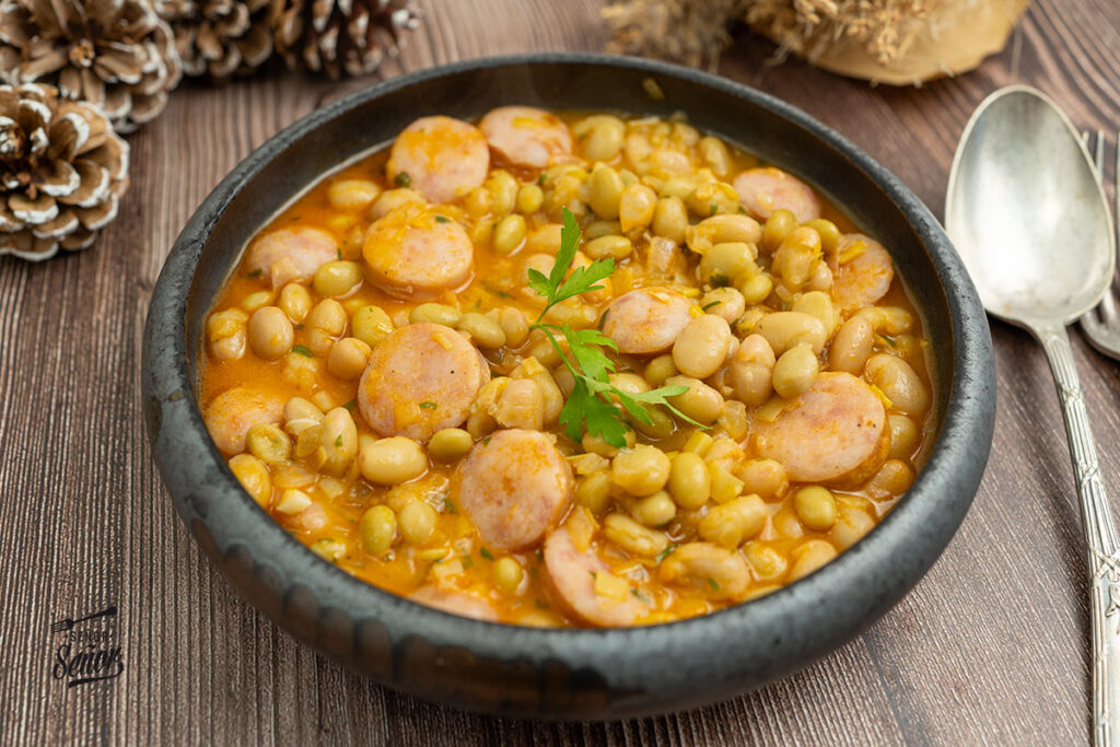 Pochas con butifarra blanca. Receta fácil y casera