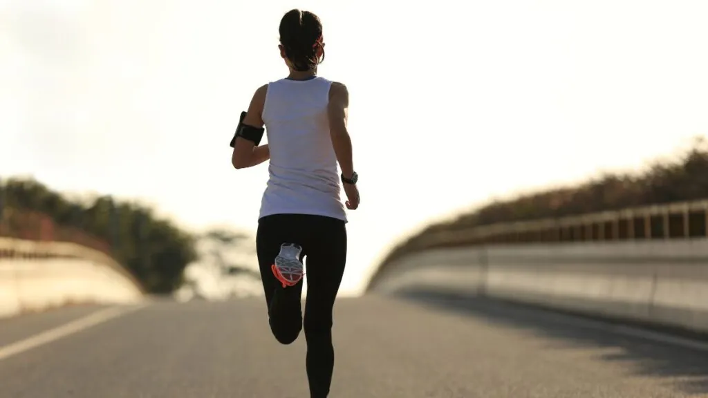 Soy ‘runner’ y estos son los alimentos que como después de entrenar para recuperar electrolitos