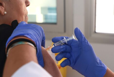 Descubren por qué la gripe es más mortal en las personas mayores