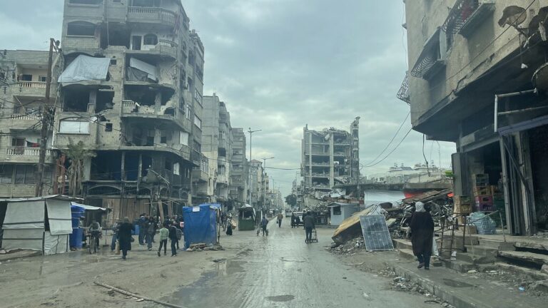 Lo primero que hizo Israel nada más aprobar el plan de alto el fuego pactado con Hamás: bombardear el sur de Gaza