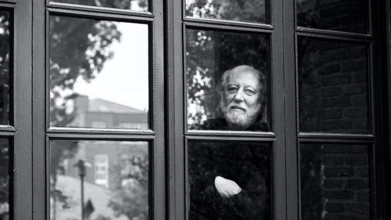 ¿Quién es László Krasznahorkai? Descubre el fascinante universo del Premio Nobel de Literatura 2025