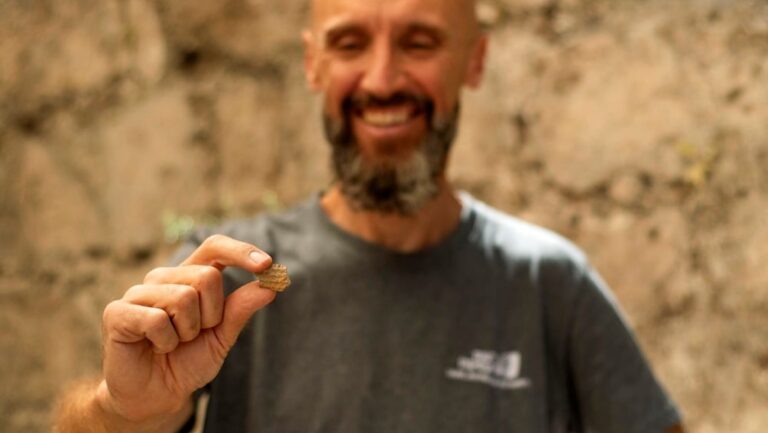 Un fragmento de escritura cuneiforme hallado en Jerusalén muestra la milenaria conexión entre Asiria y Judá