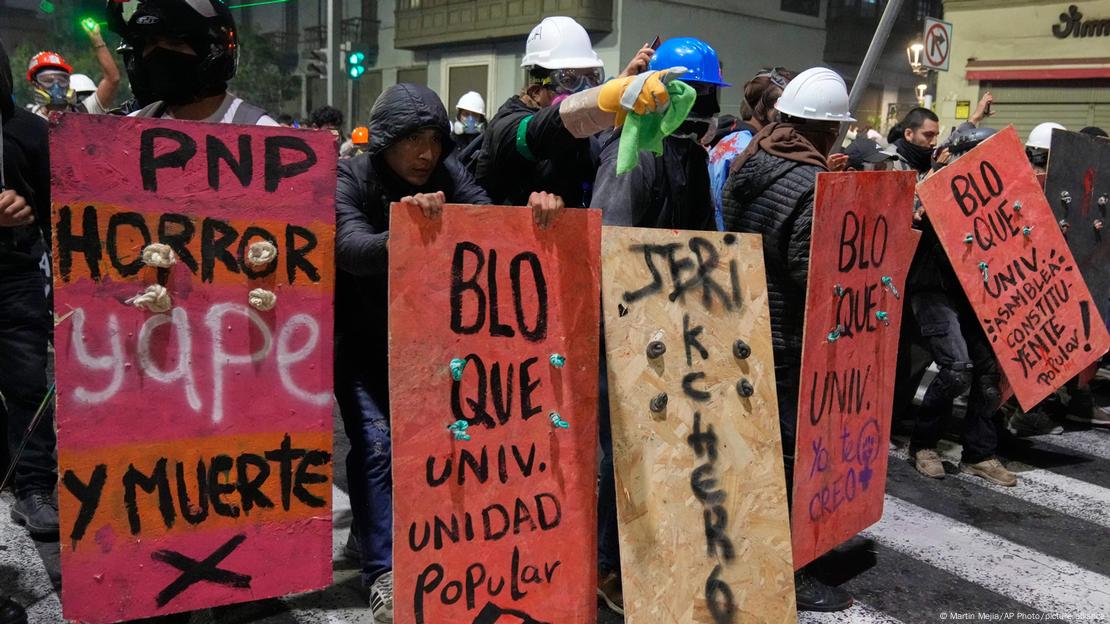 UN MUERTO EN LOS ACTOS DE PROTESTAS EN LIMA, PERÚ: Hay 78 policías y 24 manifestantes heridos