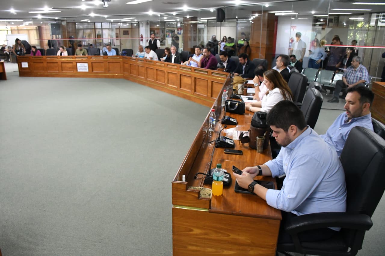 Asunción: Bello quiere mantener despilfarro de impuestos en salarios, en 2026