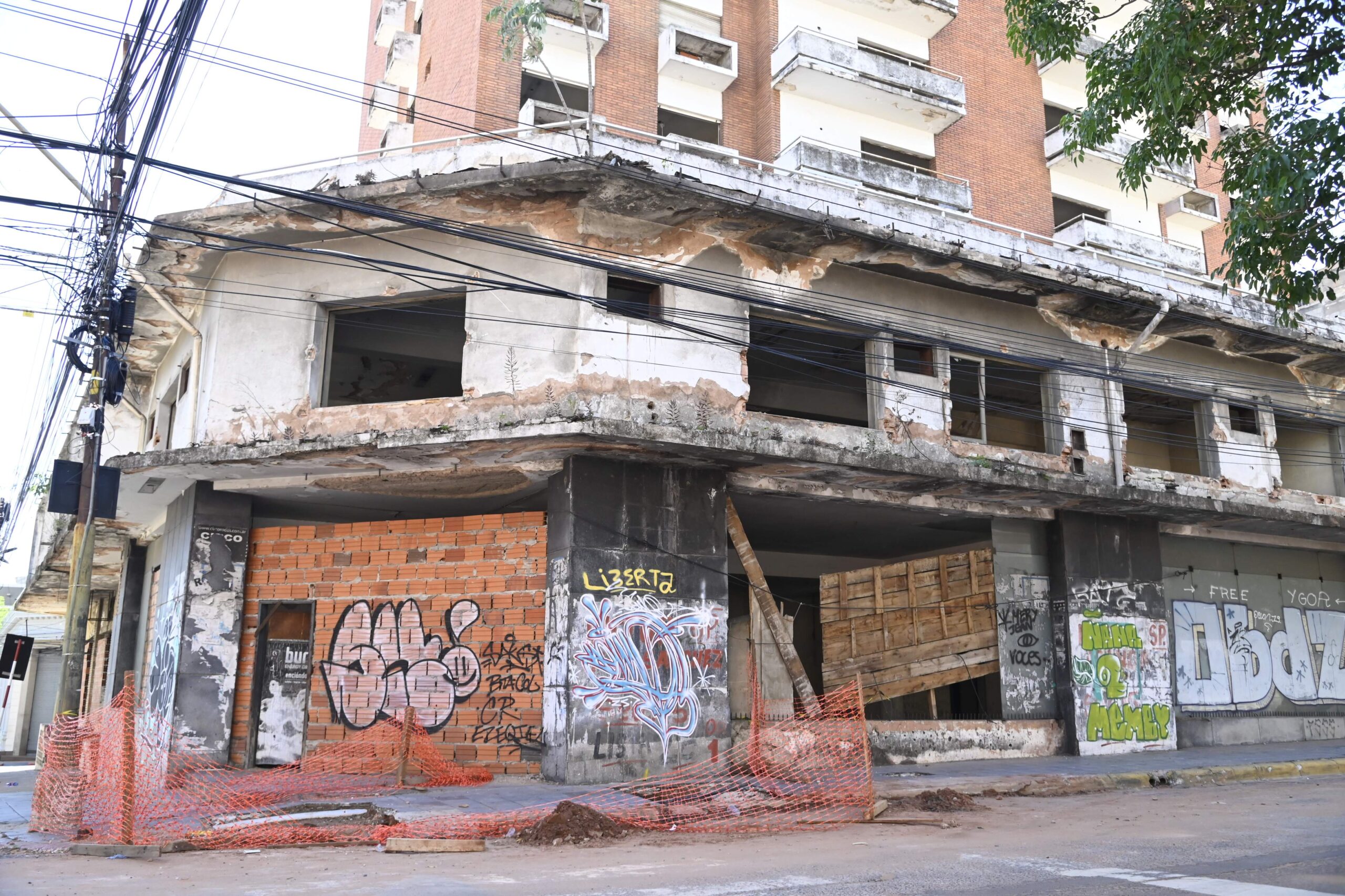 MEC remata Edificio Excelsior, elefante blanco que condenó al exministro Riart MEC remata Edificio Excelsior, elefante blanco que condenó al exministro Riart