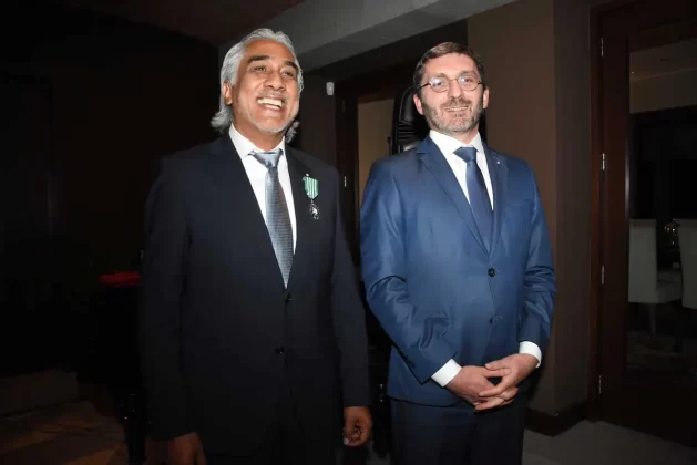 Willy Claure, Caballero de las Artes y Letras de Francia