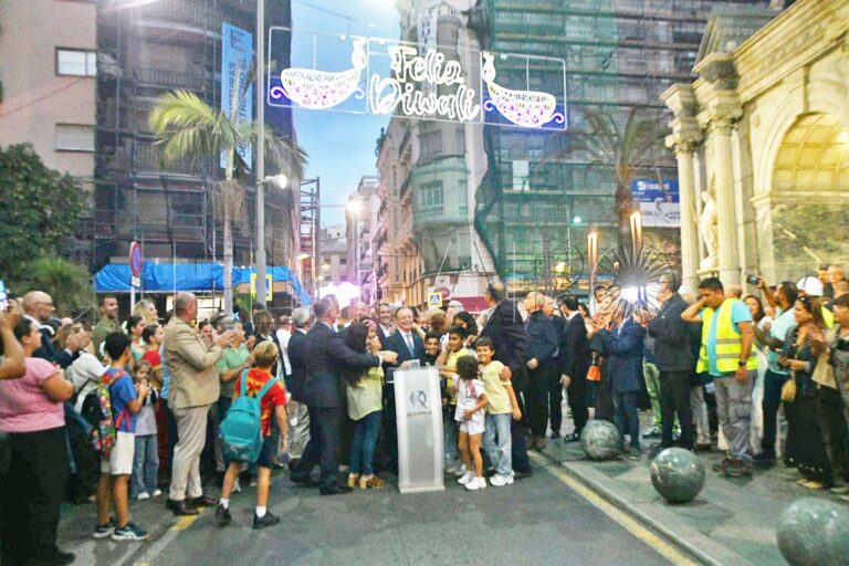 Diwali ilumina Ceuta, Melilla, Canarias y Benalmádena