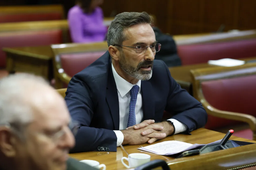 Sánchez comparece en el Senado por el ‘caso Ábalos’, en directo | Admite pagos en efectivo del PSOE y califica de «circo» la comisión