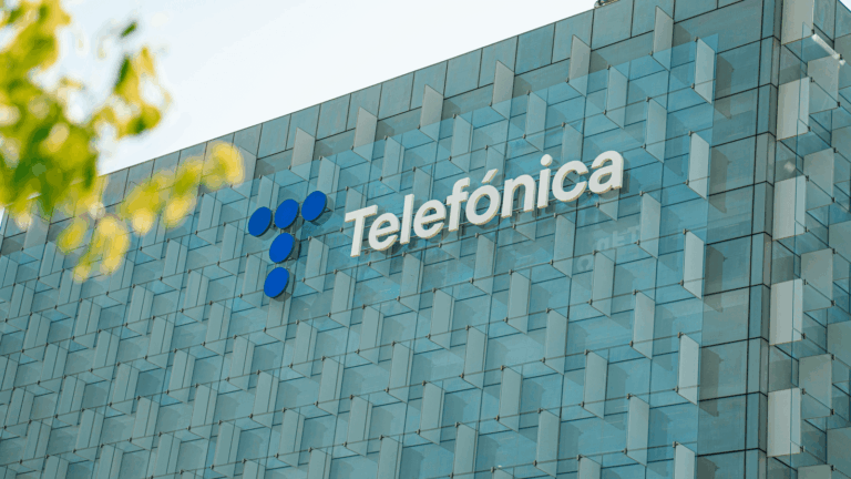 Telefónica podría ser candidata a dos importantes contratos del Gobierno