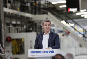 Sánchez acusa a la derecha tradicional de convertirse en «satélite» de la extrema derecha