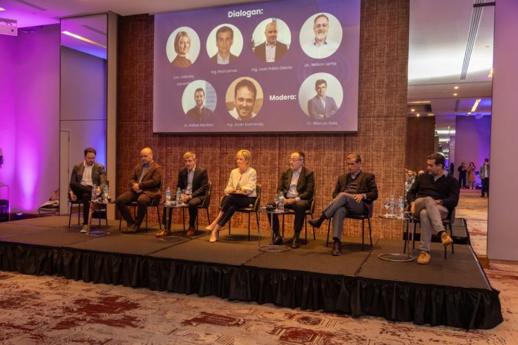 Expertos debatieron sobre los desafíos de Uruguay hacia una nueva fase de la identidad digital