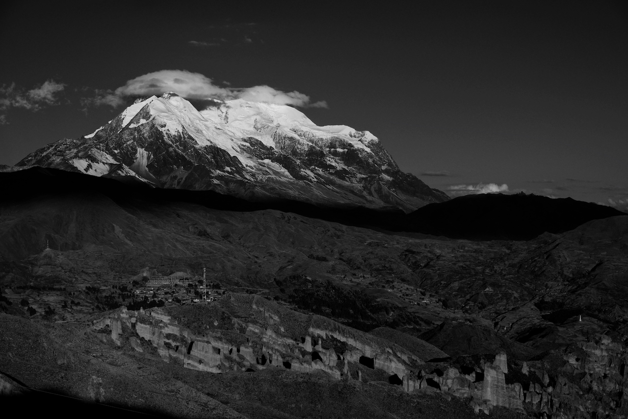 Andinistas alemanes en el reino de hielo del Illimani