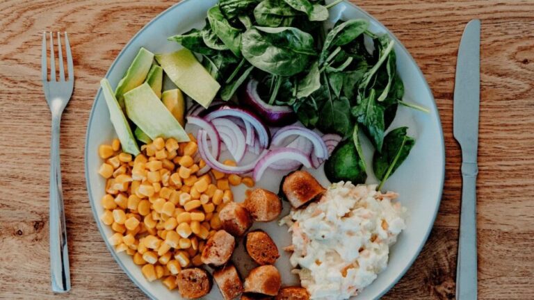 Raquel Monedero, nutricionista: «Cada alimento del método del plato cumple un valor nutricional»