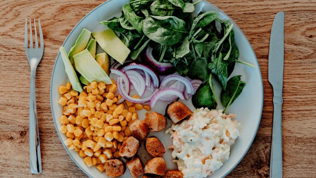 Raquel Monedero, nutricionista: «Cada alimento del método del plato cumple un valor nutricional»