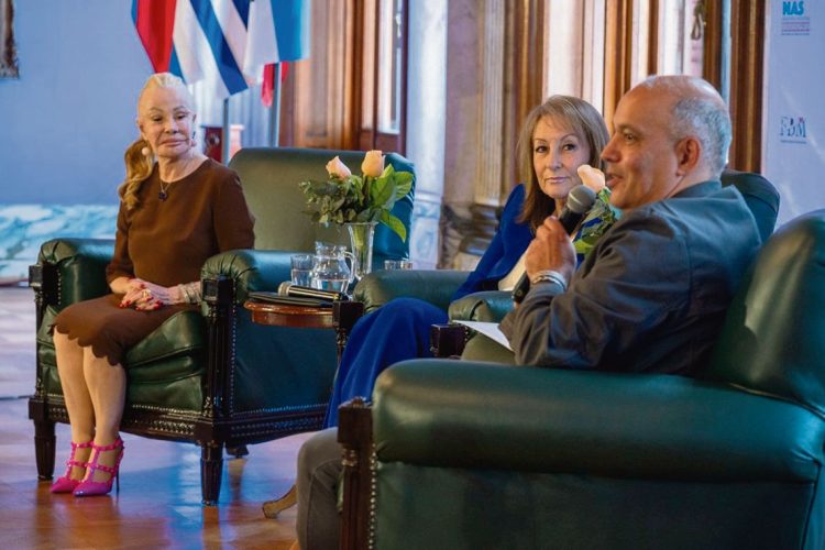 La cultura como puente: Uruguay lanza su 6ª Bienal de Montevideo, dedicada a la Amazonia en el Palacio Legislativo