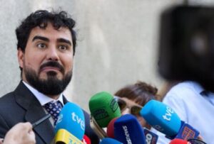 El juez pide a EEUU datos de X por la causa contra ‘Alvise’ por difundir una PCR falsa de Illa