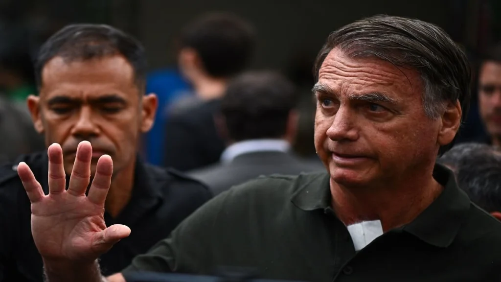 Bolsonaro pide cumplir condena en casa por complicaciones de salud