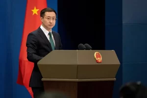 China insta a alcanzar un alto el fuego completo y permanente en Gaza