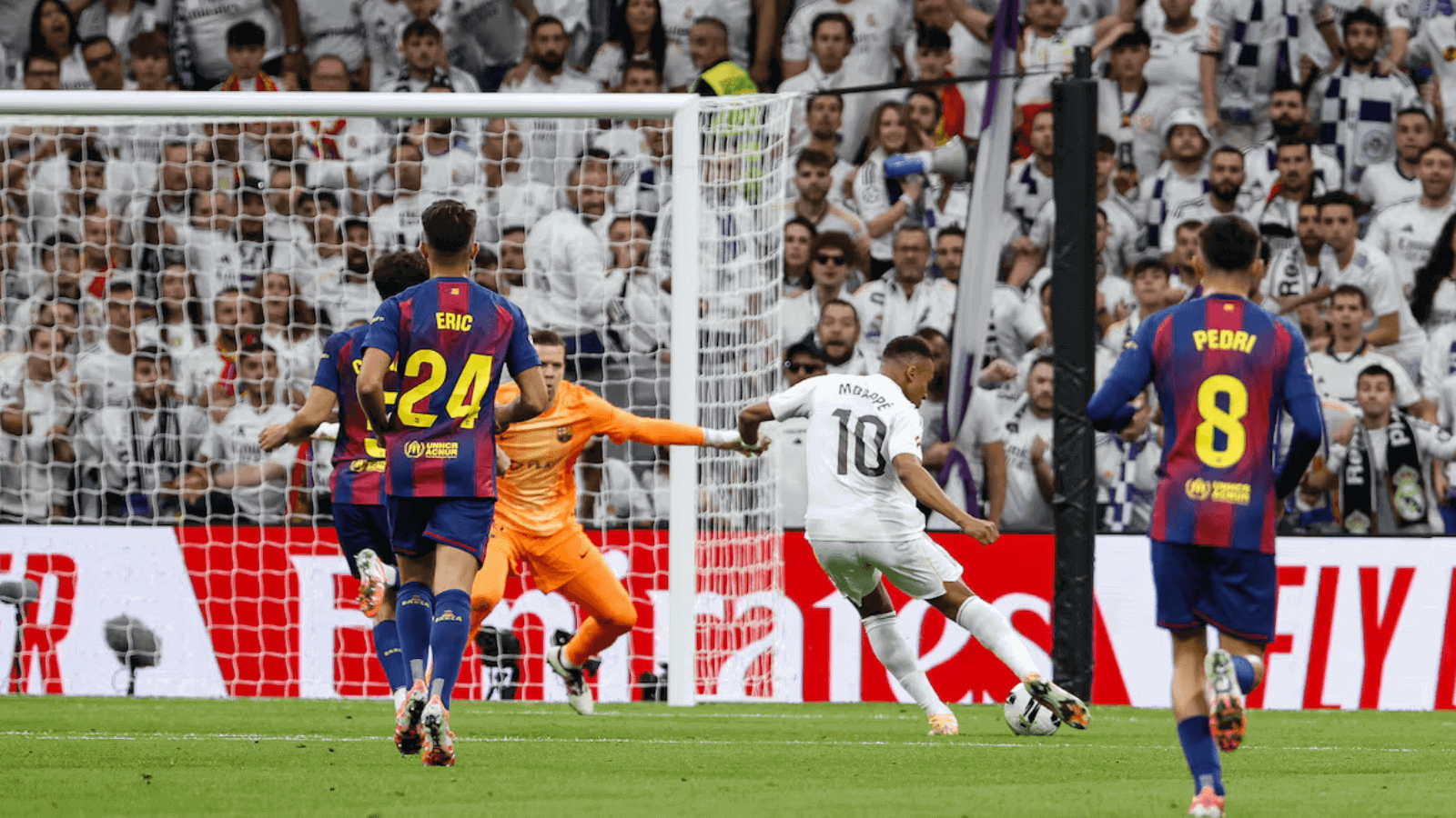 El Clásico se le atraganta a DAZN y sus redes sociales se llenan de críticas El Clásico se le atraganta a DAZN y sus redes sociales se llenan de críticas