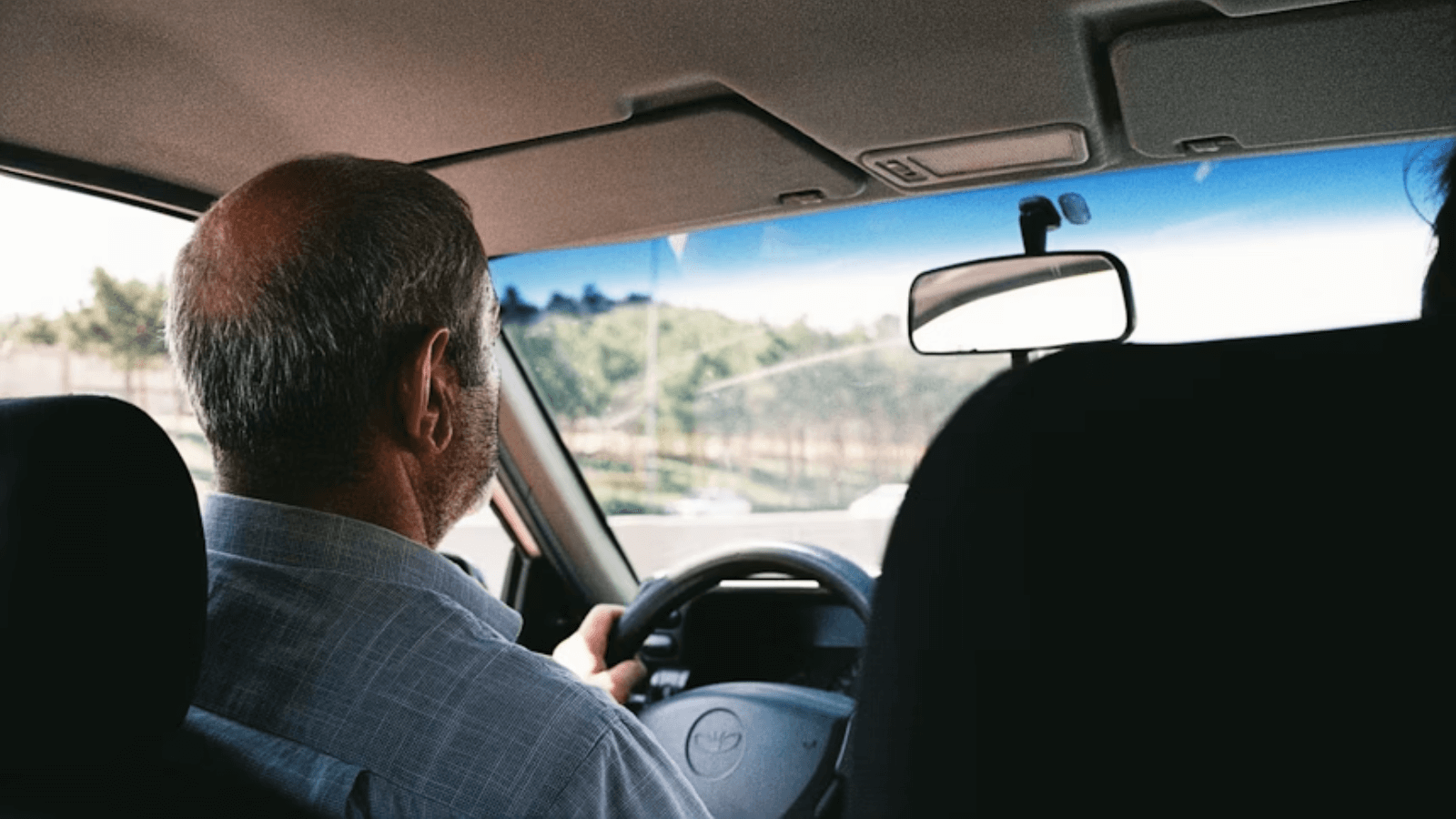 Las nuevas restricciones de conducir de la DGT que te afectan si eres mayor de 65 años