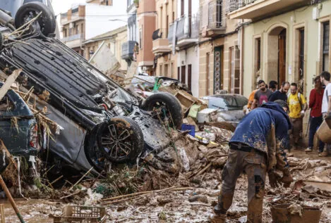 Asociaciones de víctimas homenajean a los fallecidos por la dana entre críticas a Mazón