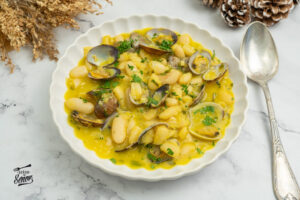 Fabes con almejas. Receta casera y tradicional Asturiana