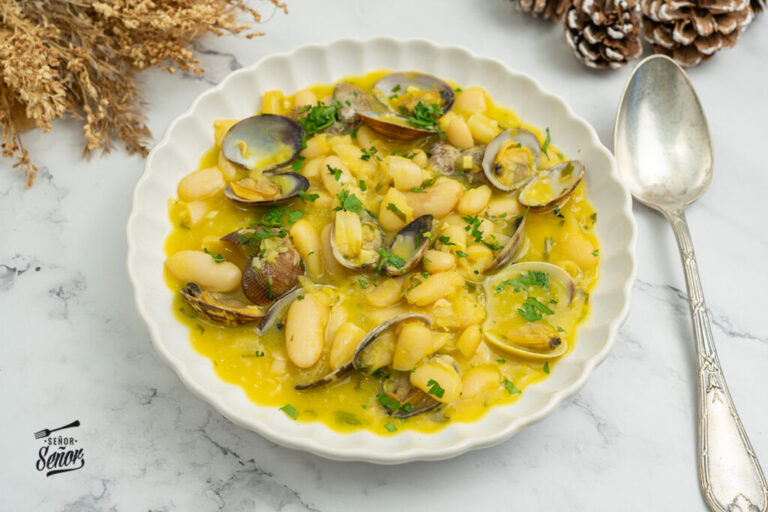 Fabes con almejas. Receta casera y tradicional Asturiana