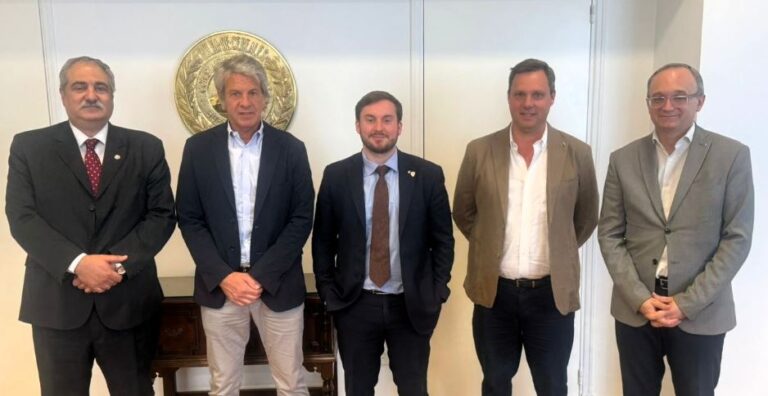 Pazo visitó la sede la Bolsa de Cereales de Buenos Aires para recibir tres pedidos bien concretos