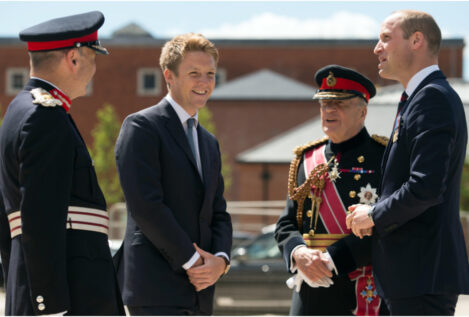 El rey Carlos III de Inglaterra quita a su hermano Andrés el título de príncipe