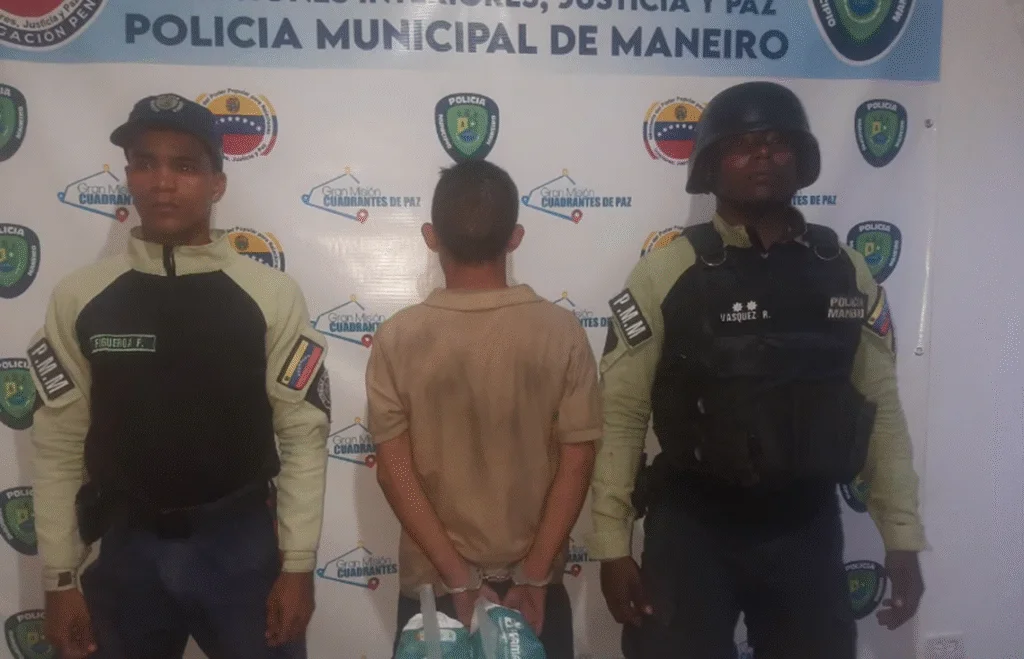 POLIMANEIRO Detiene a Sujeto por Hurto en Establecimiento Comercial