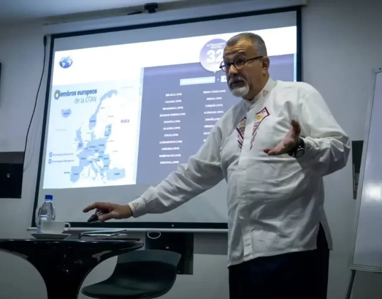 Estados Unidos oculta crisis de petróleo con excusa antidrogas